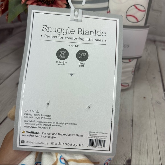 NWT Modern Baby 2pk Soft swaddle blankets w/ Snuggle Blankie  baseball themed - Picture 3 of 7